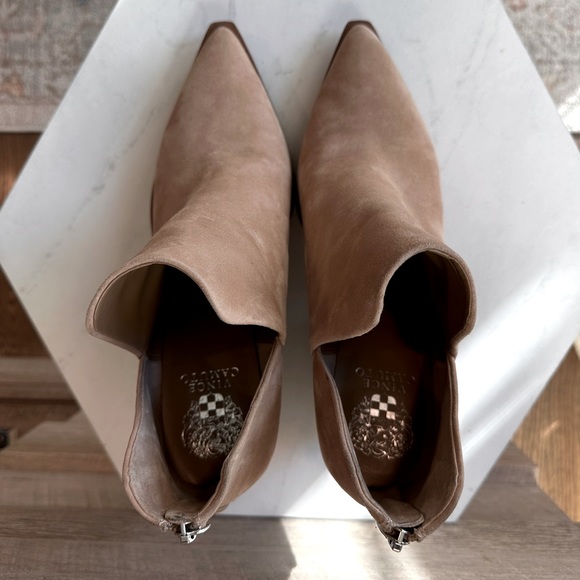 VINCE CAMUTO | Gigietta Bootie - Picture 7 of 9